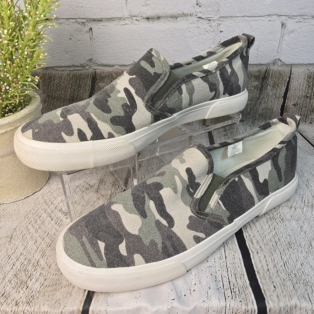 TOMMY BAHAMA CAMOUFLAGE SLIP ON SNEAKERS WOMENS SIZE 10 EUC - Picture 3 of 7